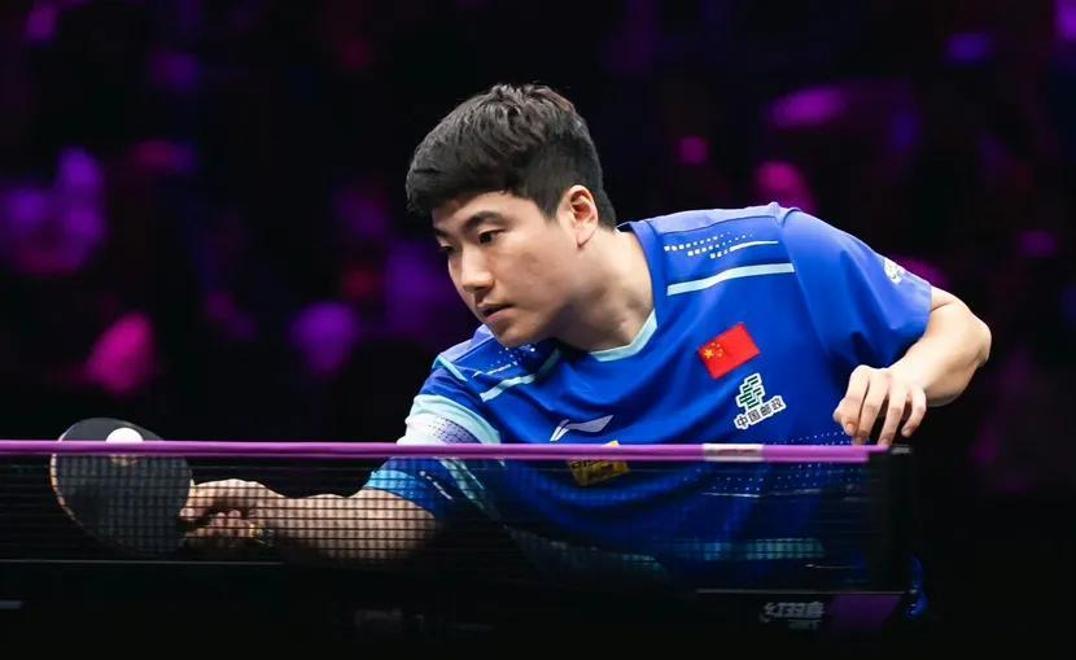 爱游戏官方入口包含阿扎伦卡重返赛场,比赛规则变更首场状态出色,独行侠观众沸腾!引发球迷热议的词条