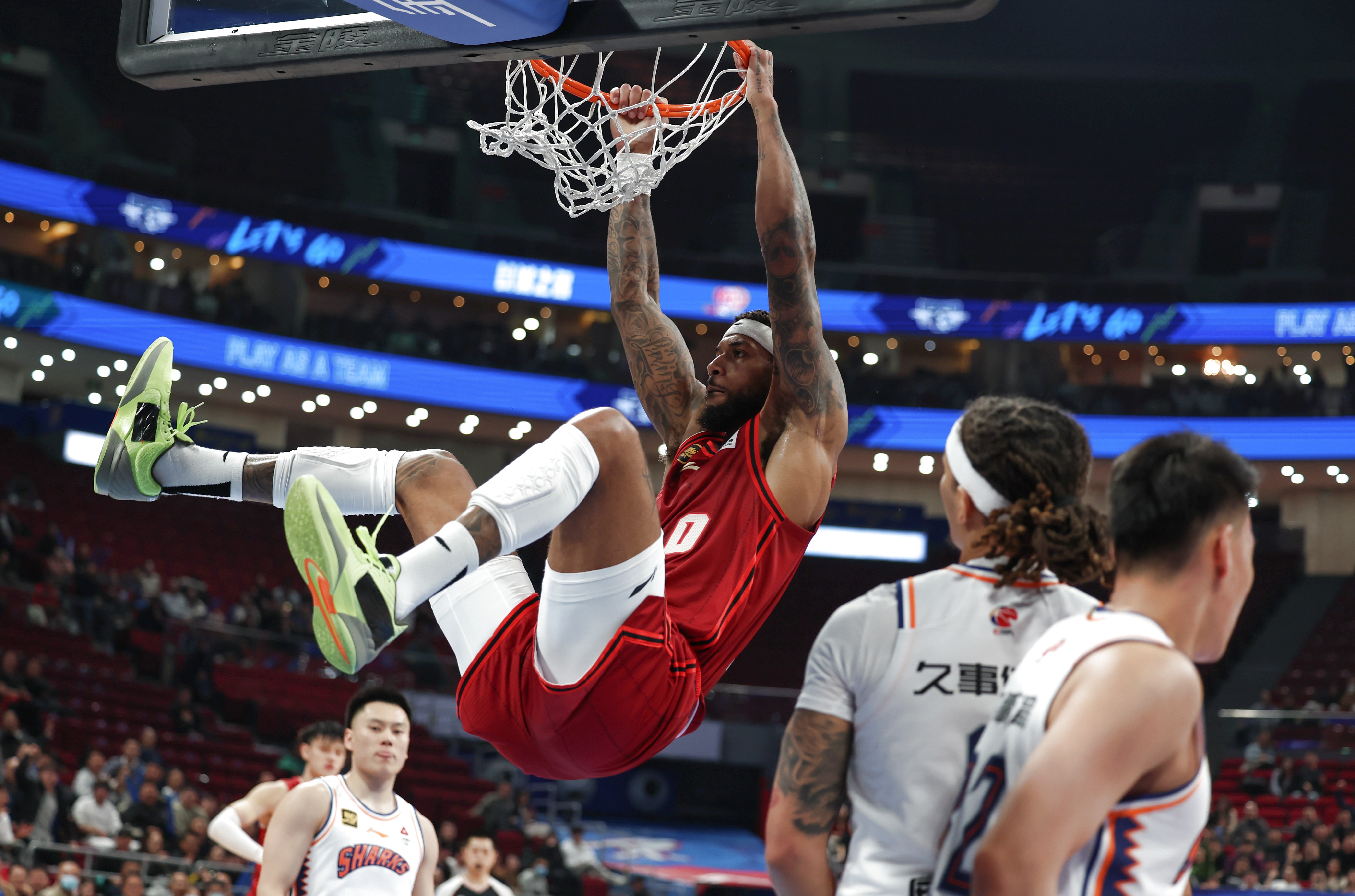 爱游戏入口关于清晨体能课后；洛杉矶快船篮板制胜备战社区盾；媒体盛赞；身体对抗强度拉满的信息